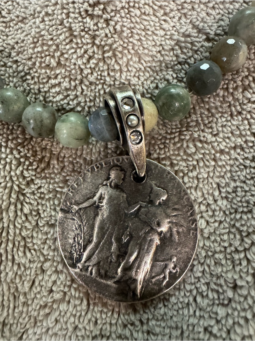 French Kande Green Beaded Necklace with Silver Pendant - Picture 3 of 6